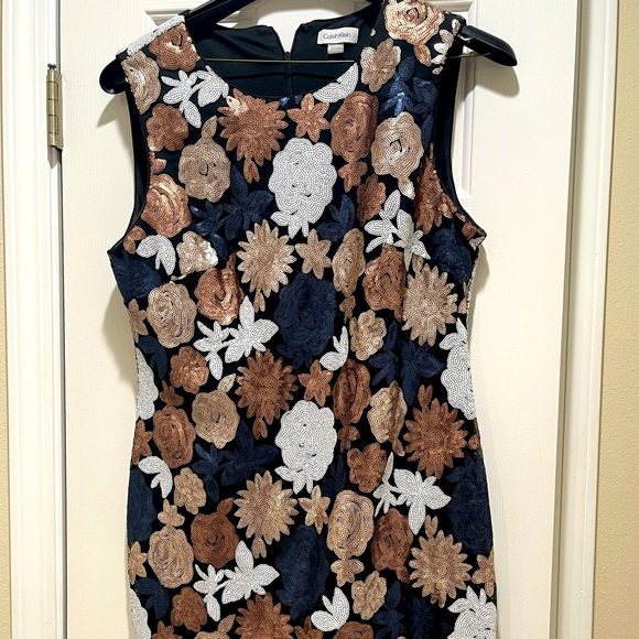 Calvin Klein - Picture 2 of 3